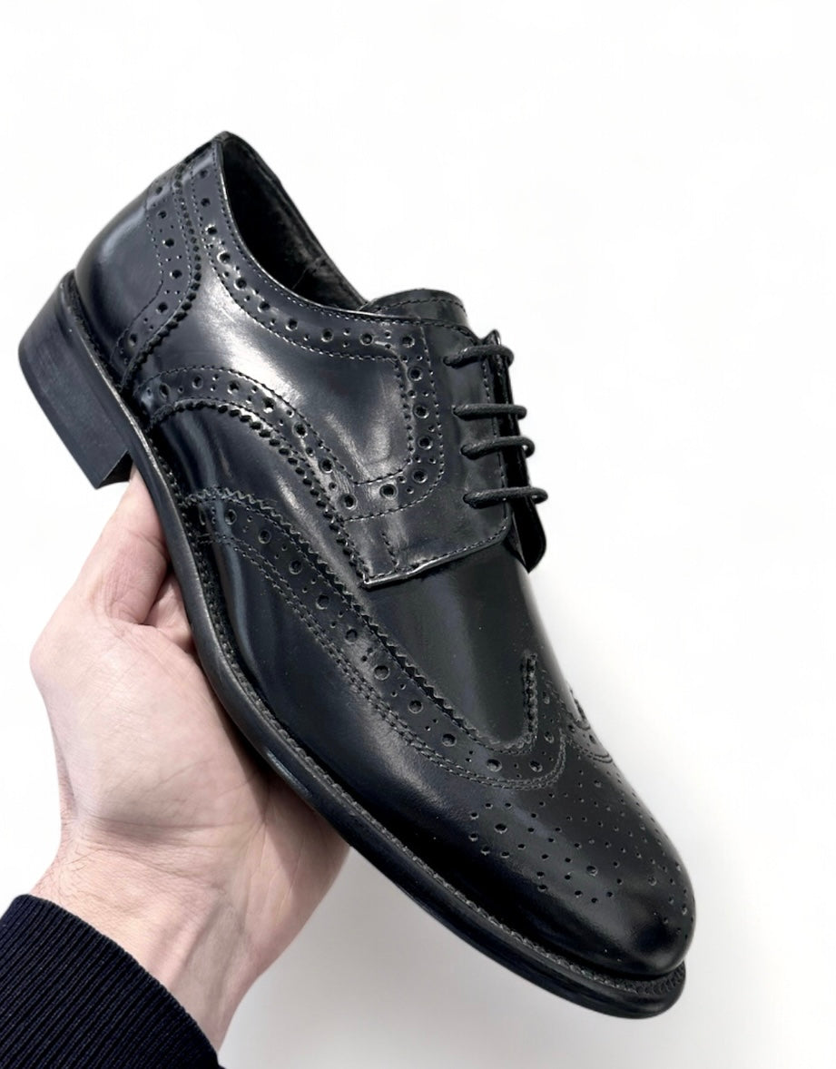 Black Derby shoe with leather sole