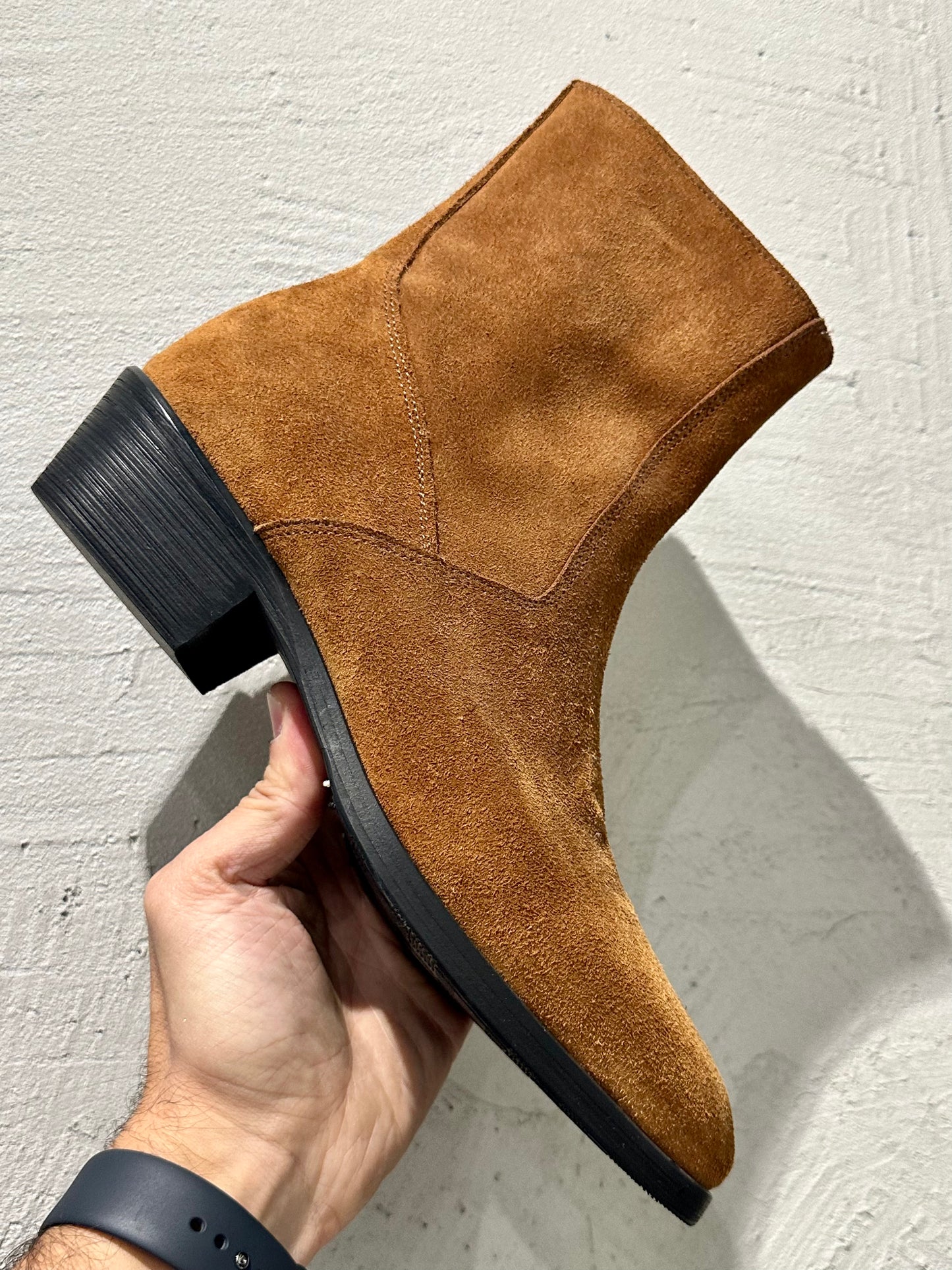 Boot in burnt suede