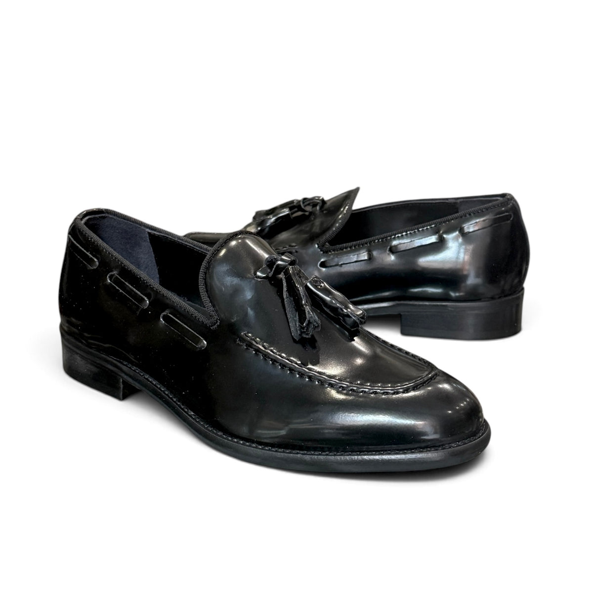 Moccasin with tassel in black brown leather