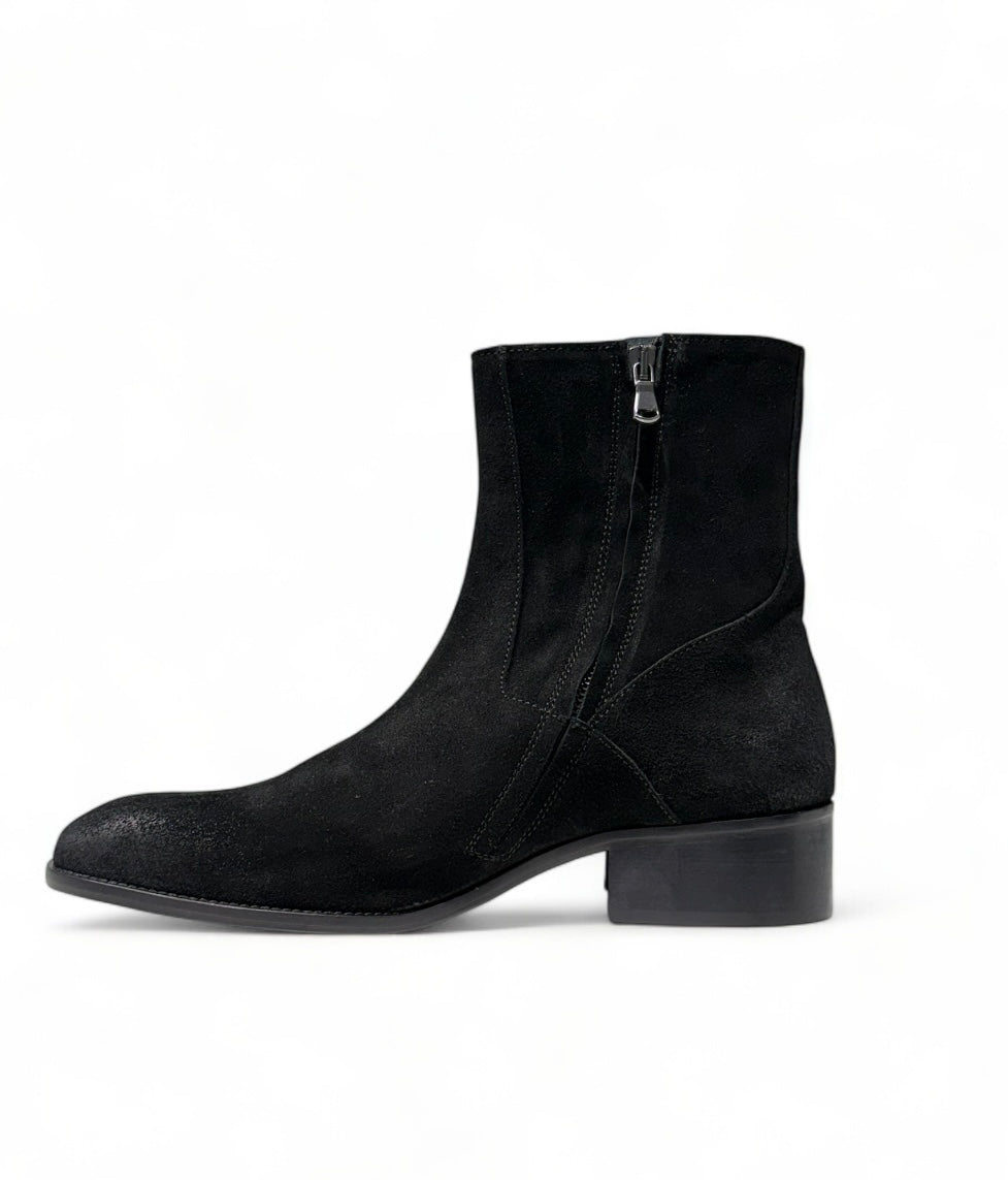 Black suede boot with zip